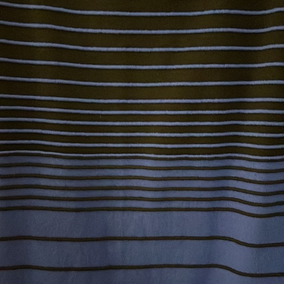 Cable & Gauge bright blue top with black stripes on the front. Size XL. - Picture 3 of 6